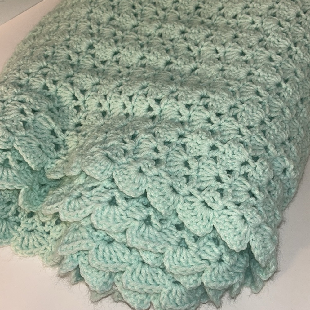 handmade crochet baby blanket soft green beautiful Afghan very well-made